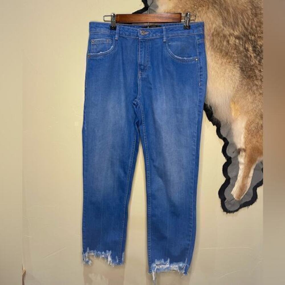 Zara 6 Cropped Jeans‎ Fray Raw Hem Casual Medium Wash Distressed Classic Mom